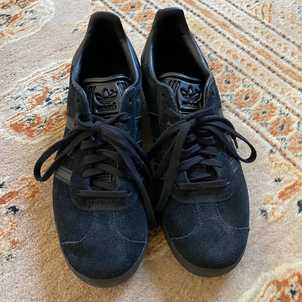 Adidas gazelle triple black suede size M 6.5 / W 7.5 brand new!